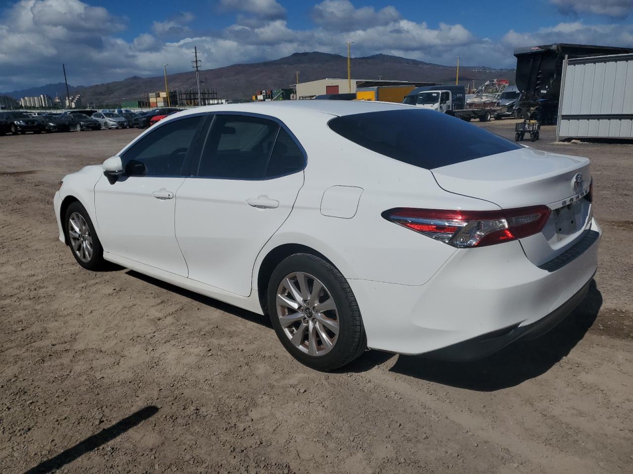 Toyota Camry L Image 2