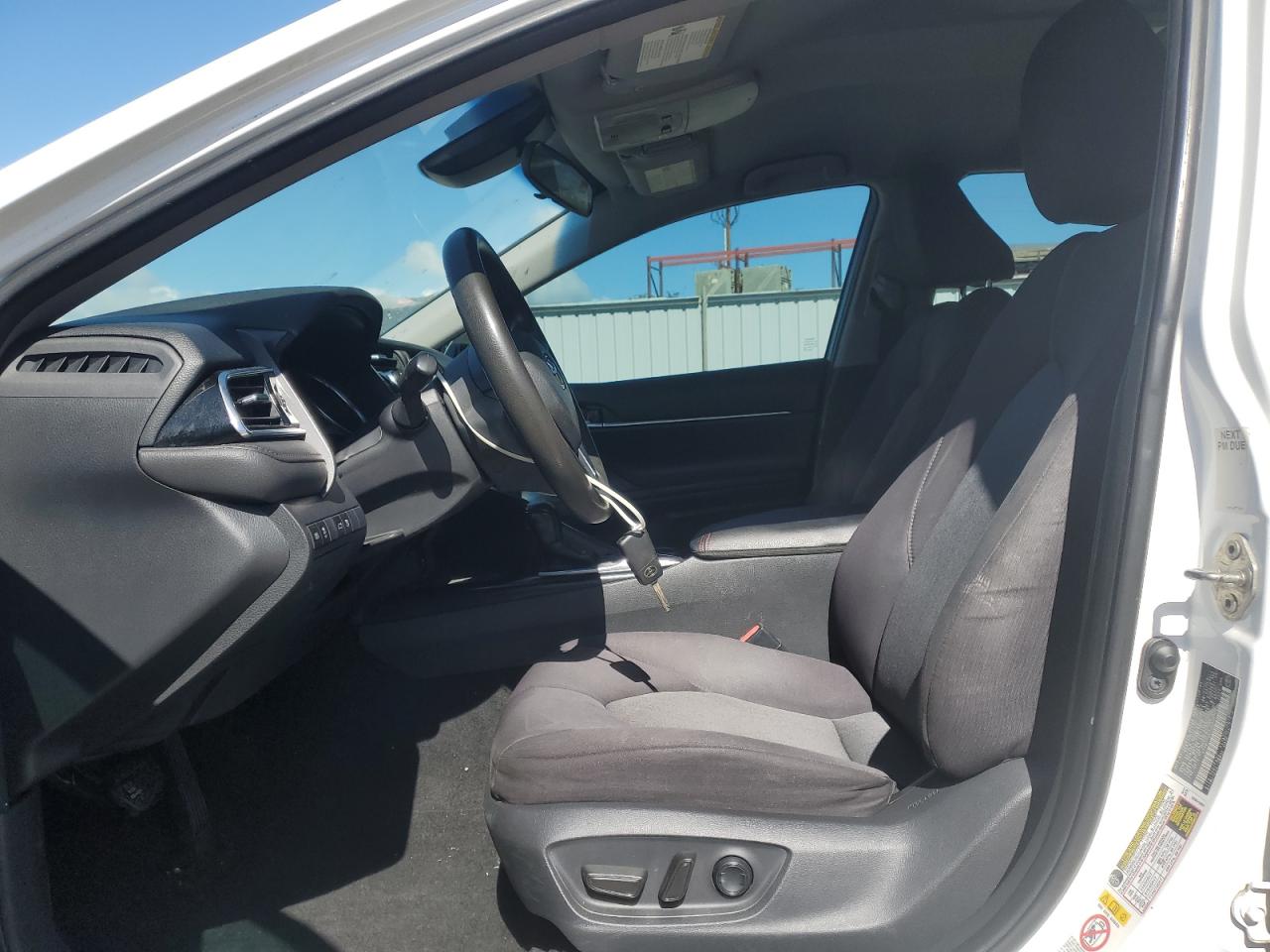 Toyota Camry L Image 4