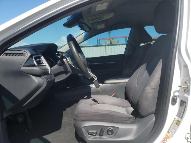 Toyota Camry L Image 4