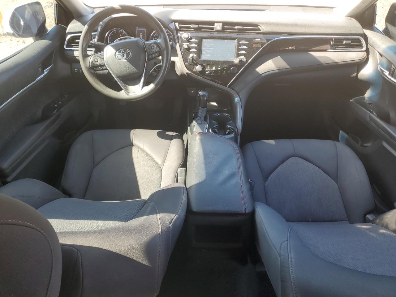 Toyota Camry L Image 7