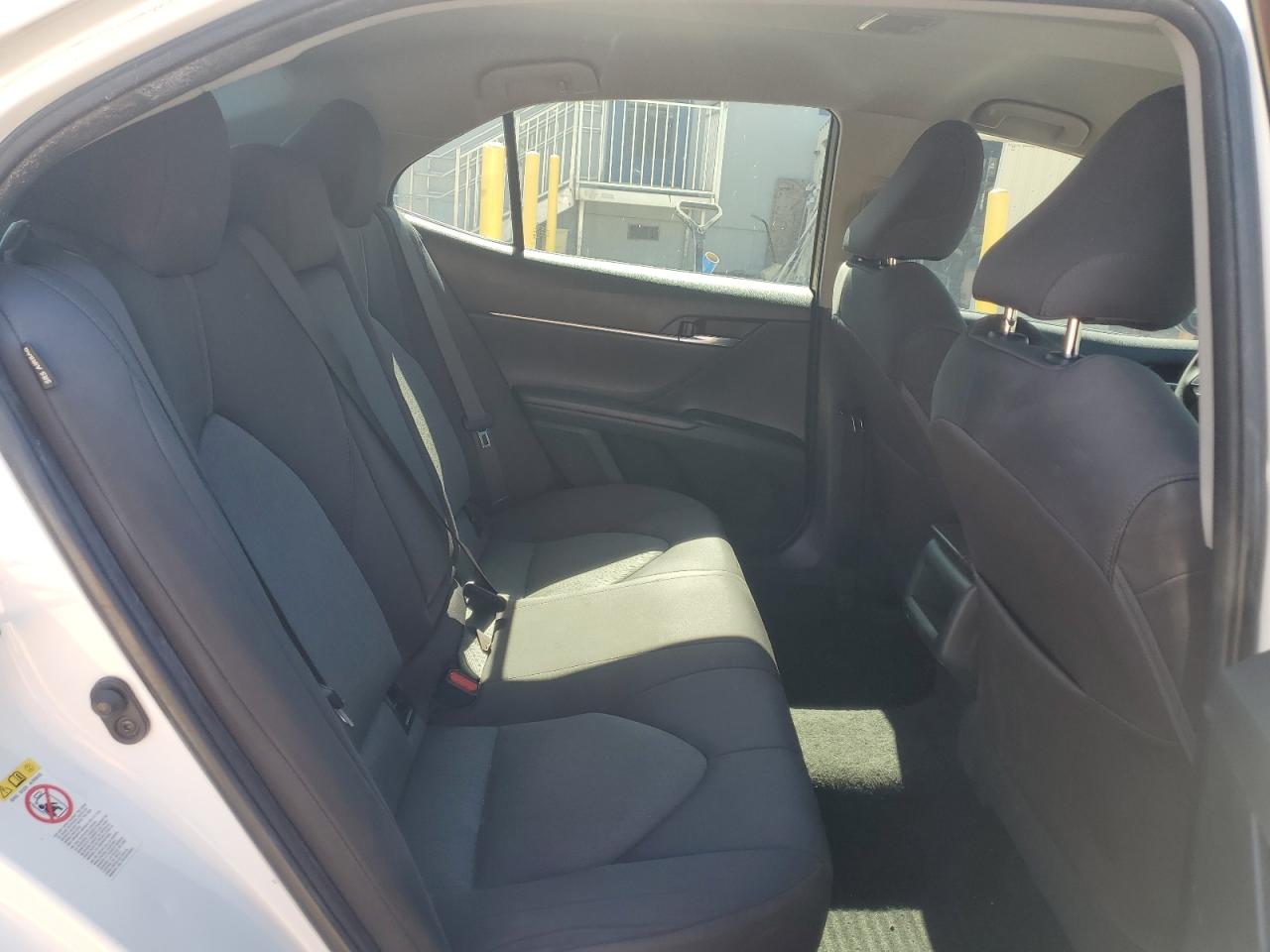 Toyota Camry L Image 12