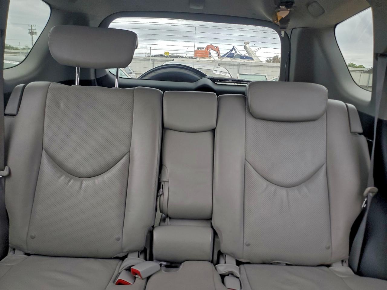 Toyota RAV4 Limited Image 8