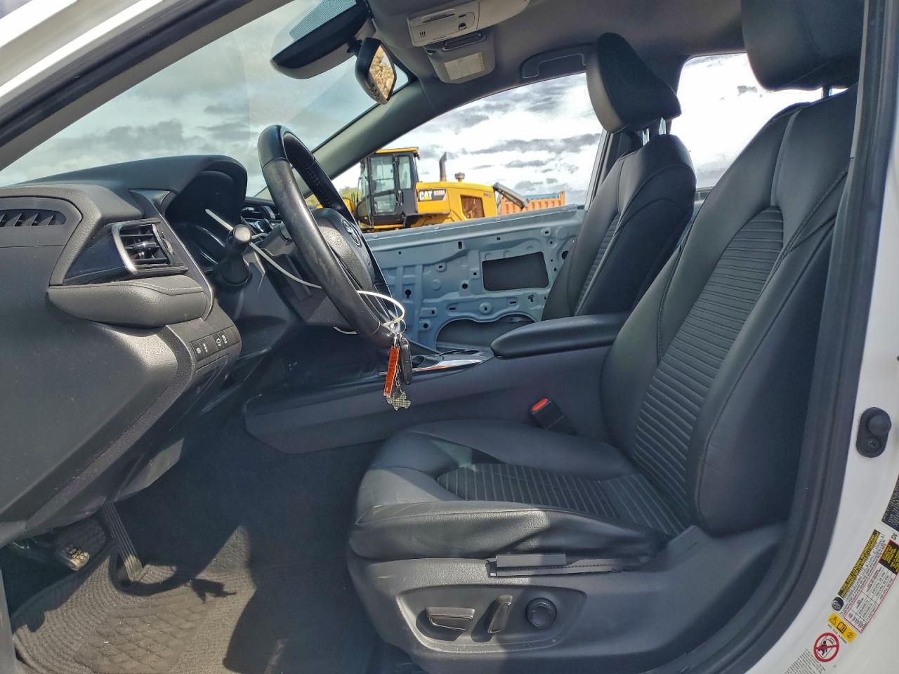 Toyota Camry L Image 2