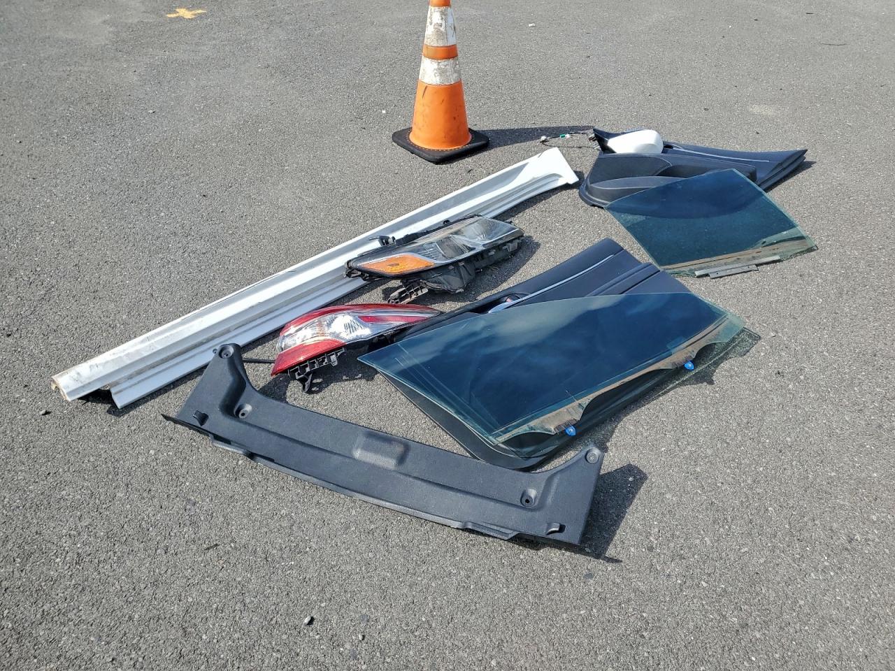 Toyota Camry L Image 10