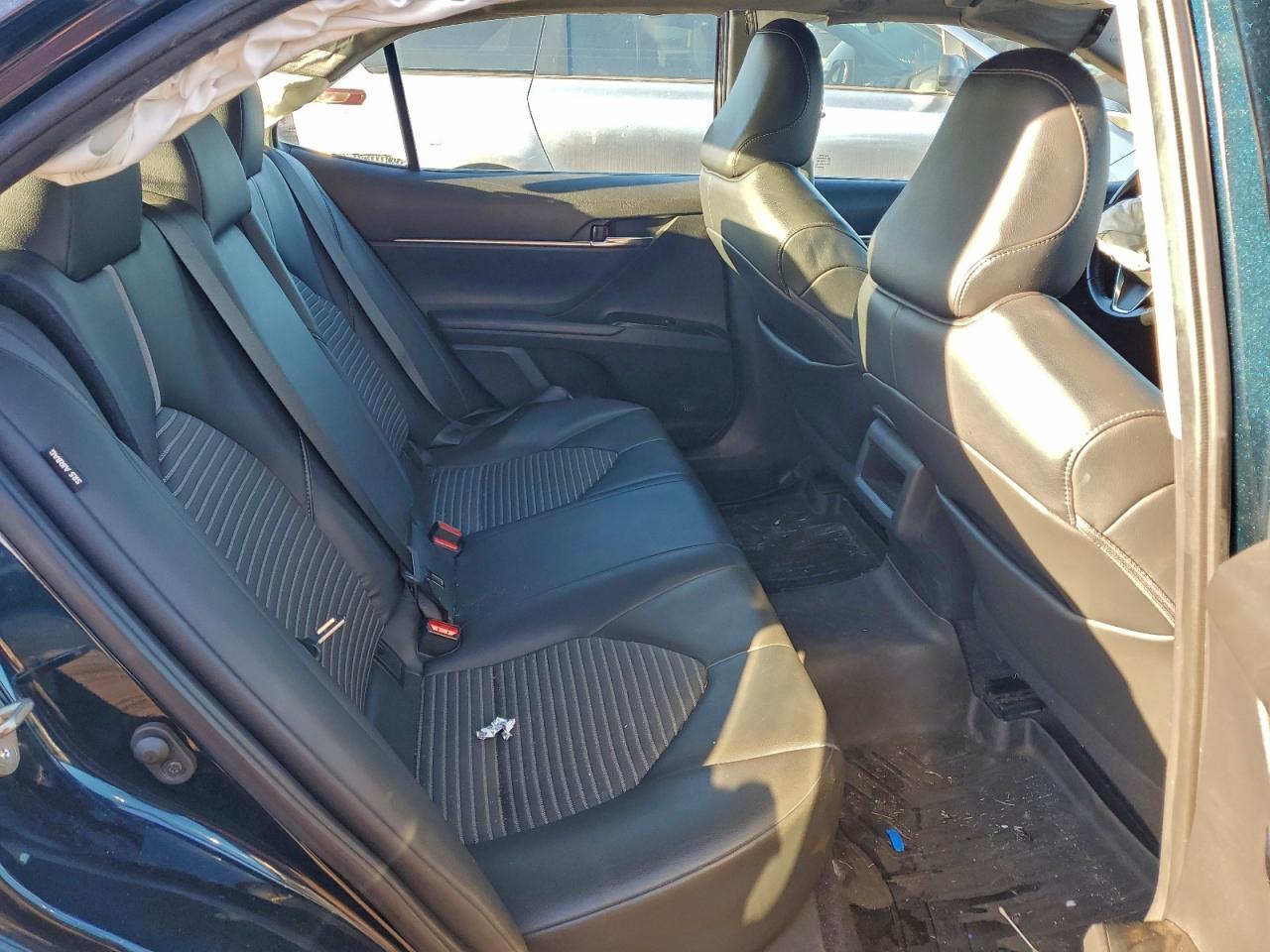 Toyota Camry Se Image 11