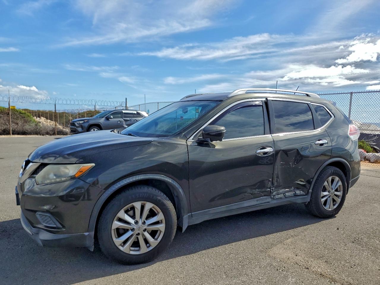 Nissan Rogue S Image 1