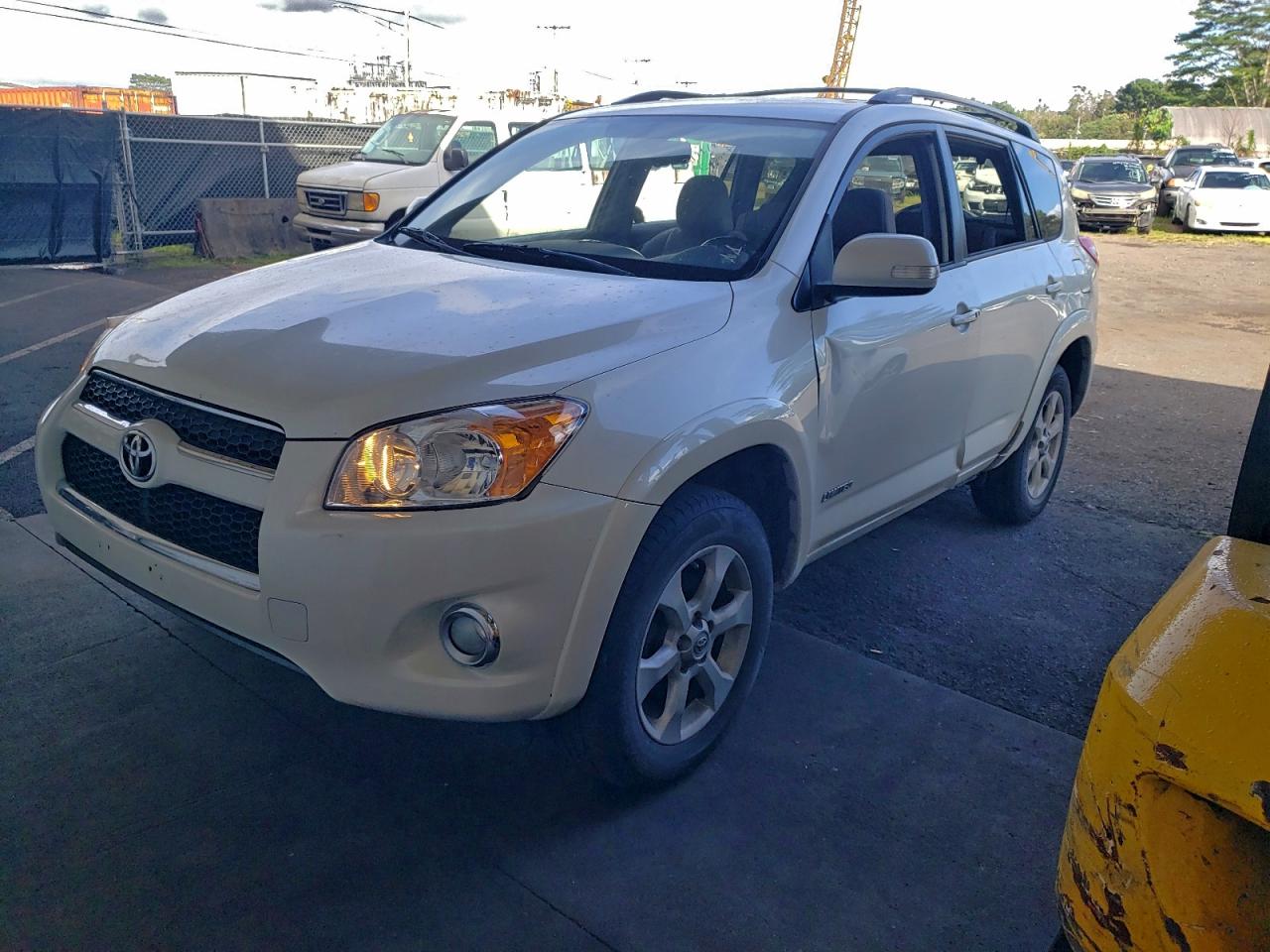 Toyota RAV4 Limited Image 1