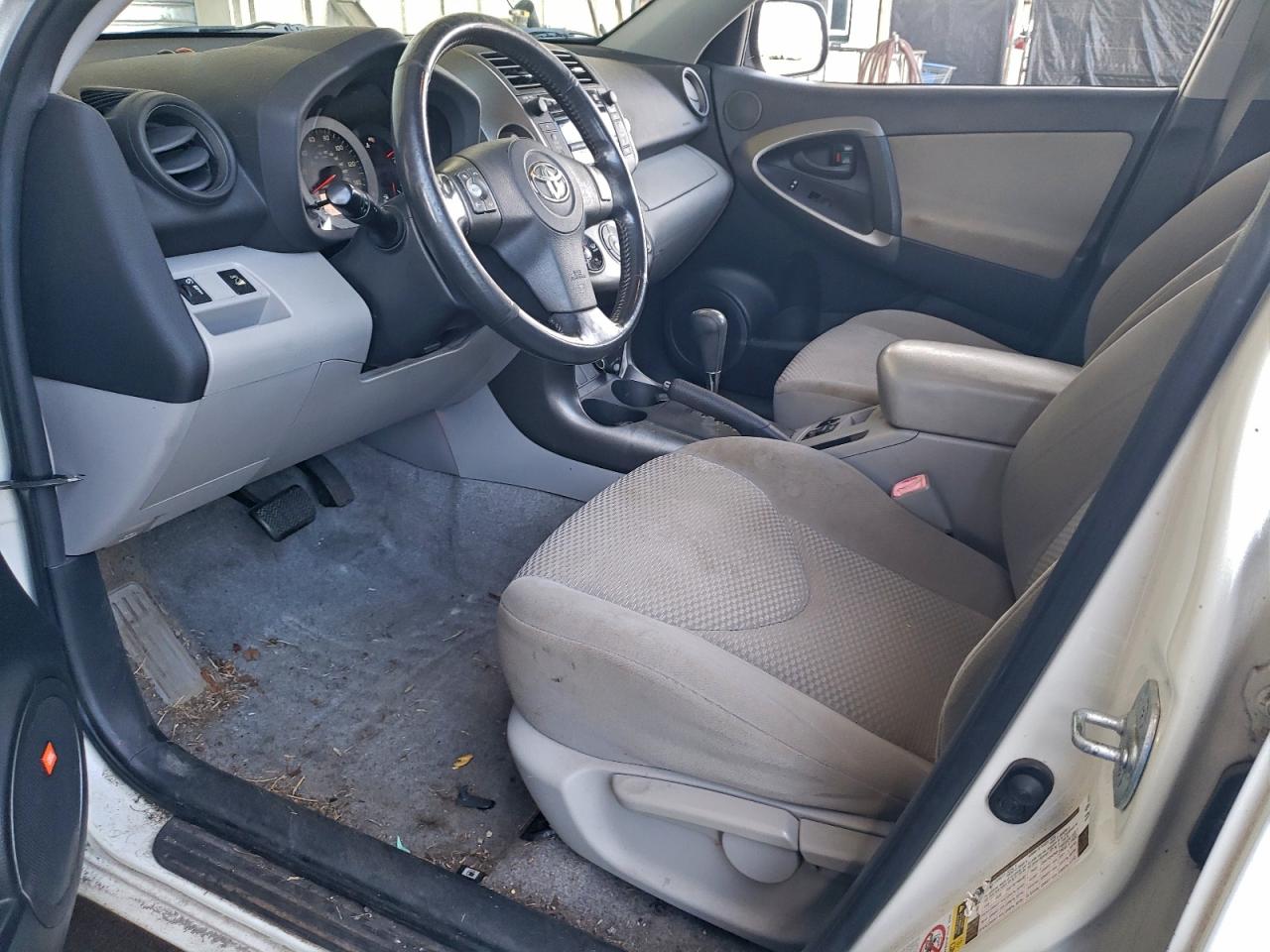 Toyota RAV4 Limited Image 6