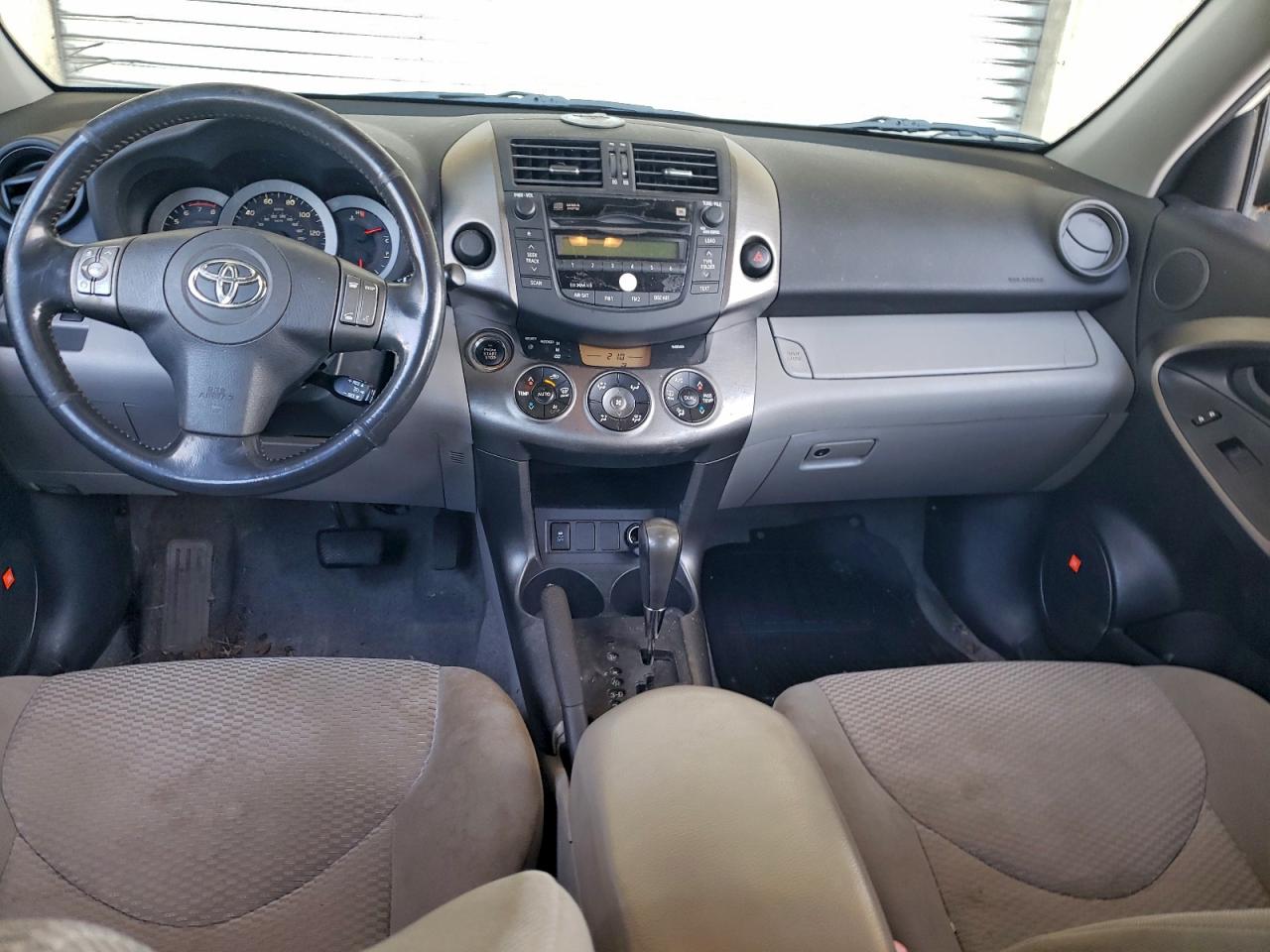 Toyota RAV4 Limited Image 8