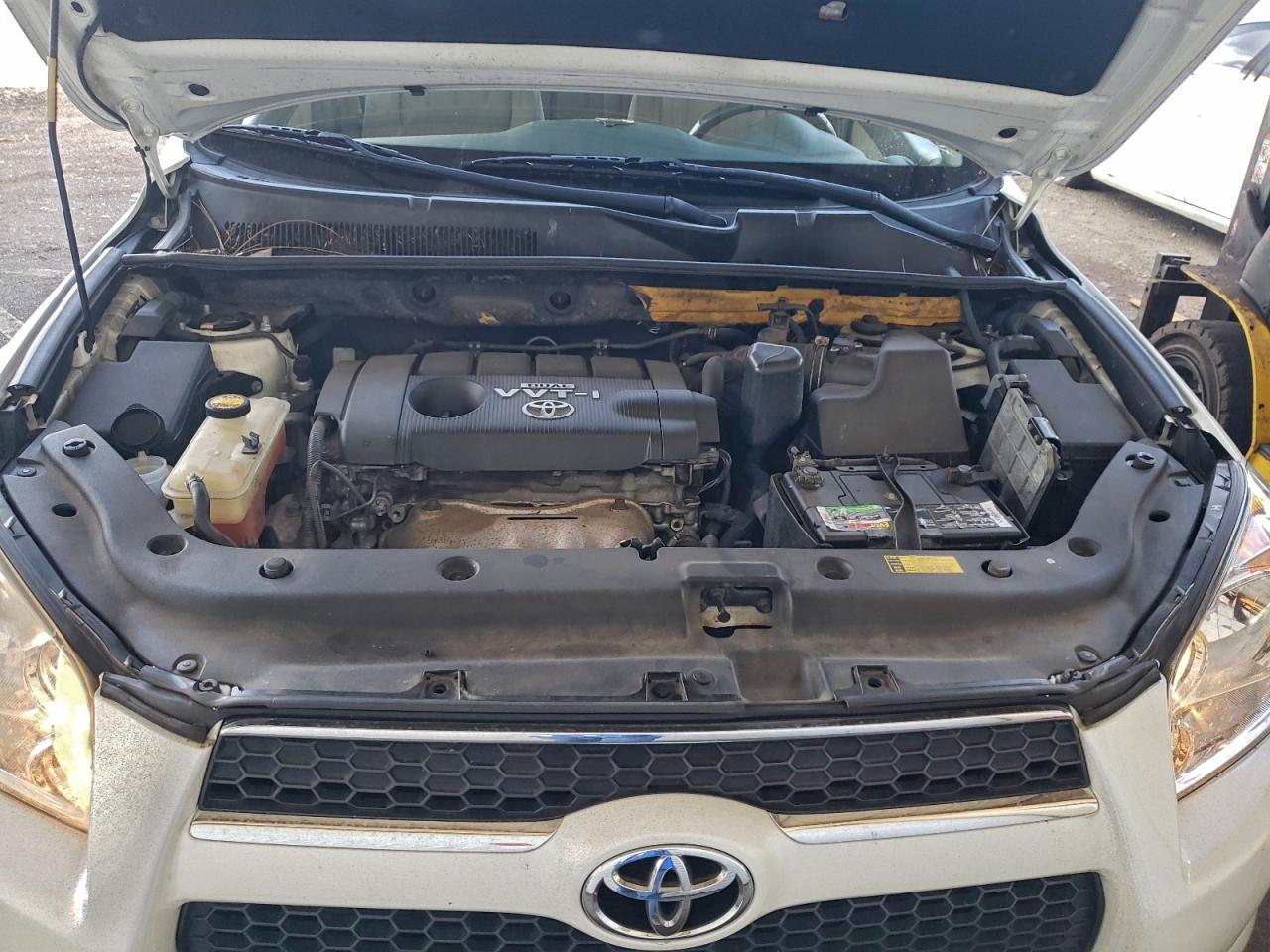 Toyota RAV4 Limited Image 3