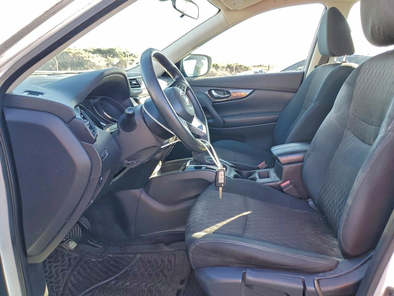 Nissan Rogue S Image 4