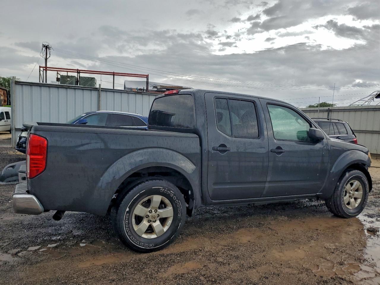 Nissan Frontier S Image 2