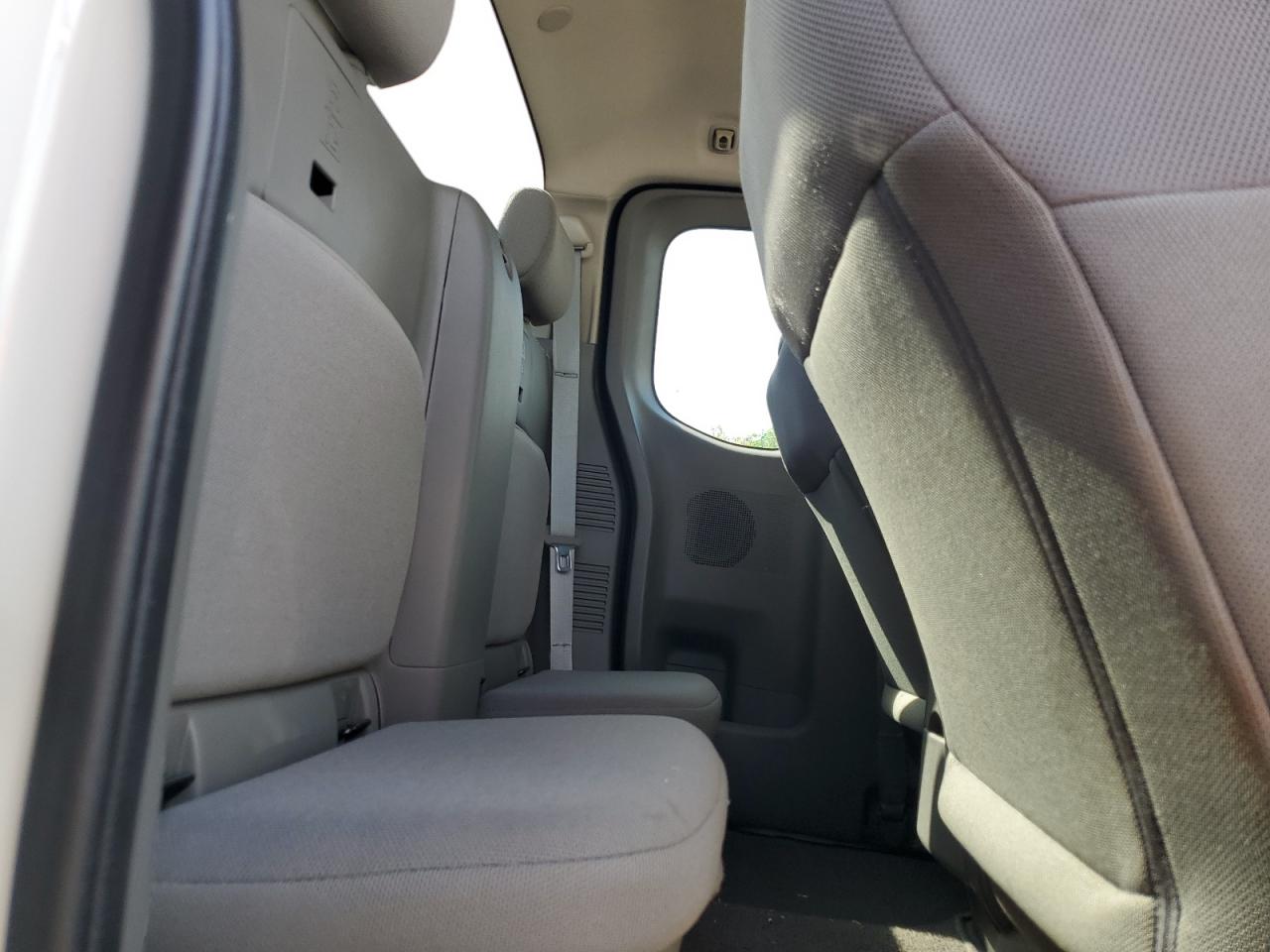 Nissan Frontier S Image 6