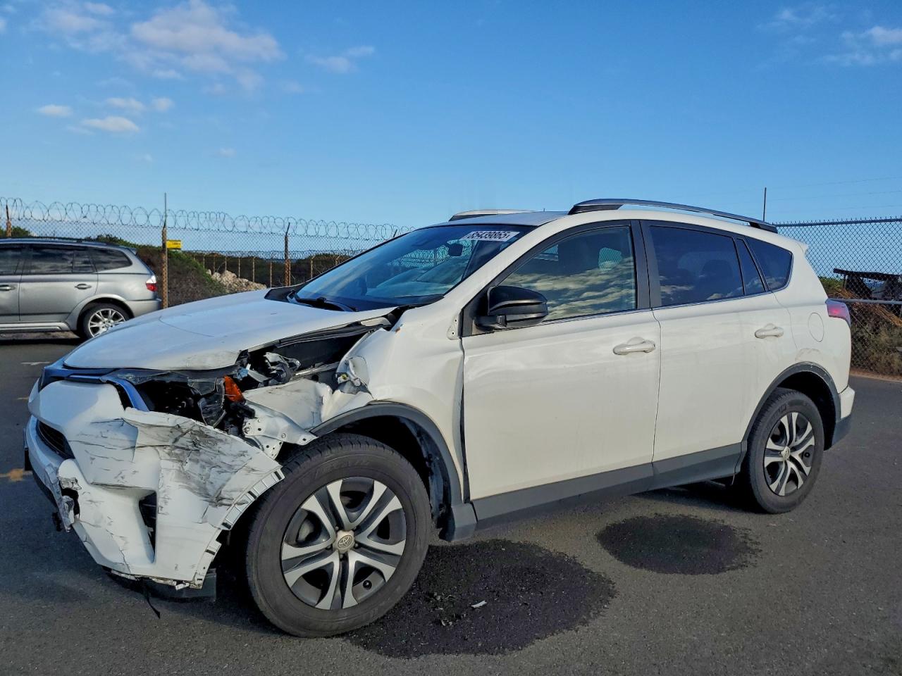 Toyota RAV4 Le Image 1