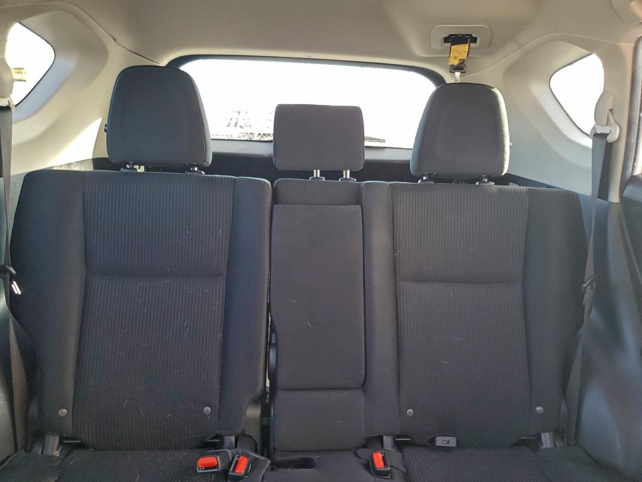 Toyota RAV4 Le Image 9