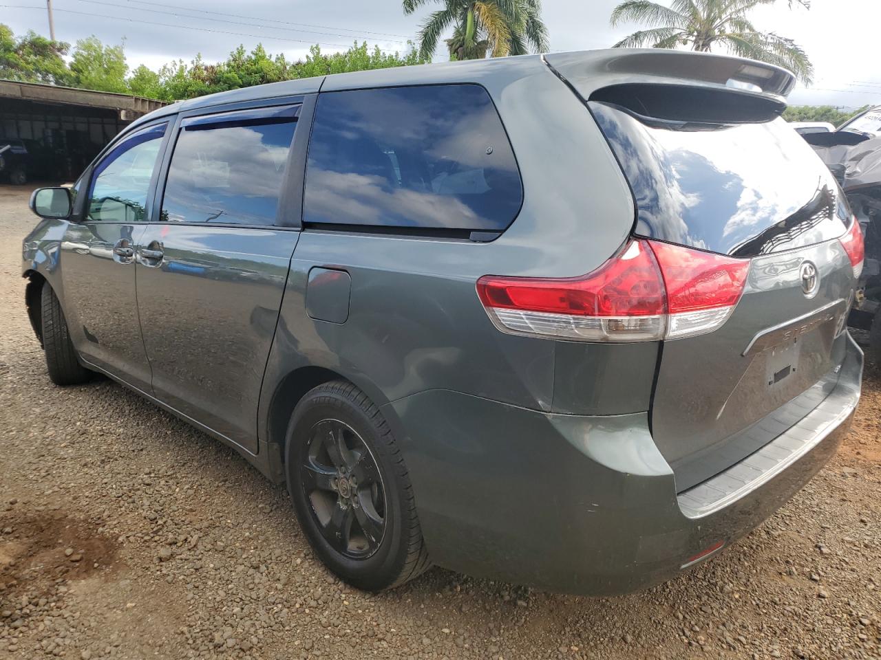 Toyota Sienna Le Image 8