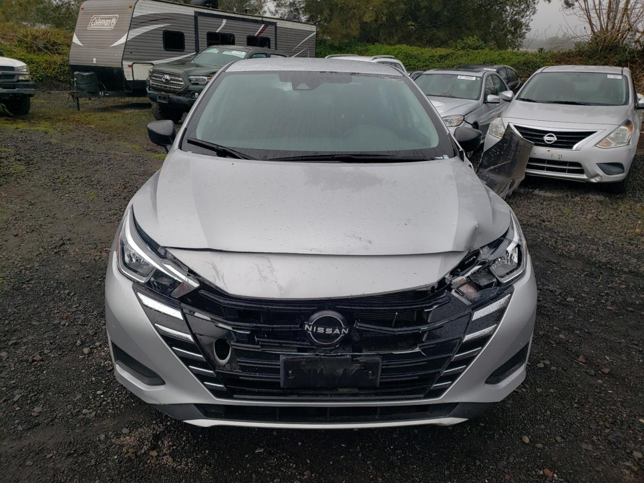 Nissan Versa S Image 4