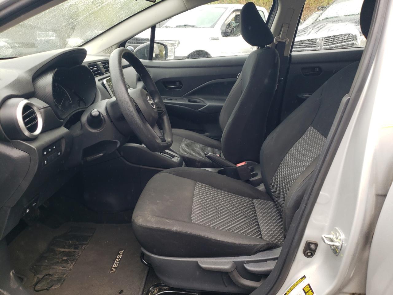 Nissan Versa S Image 5