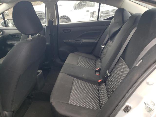 Nissan Versa S Image 8