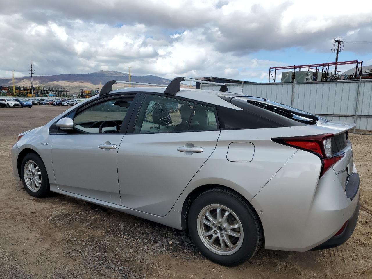 Toyota Prius L Image 3