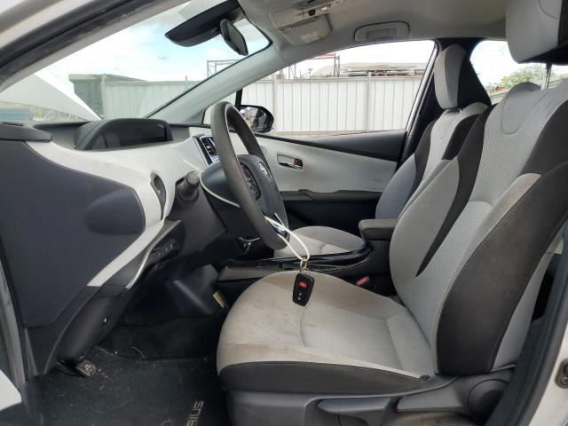 Toyota Prius L Image 6