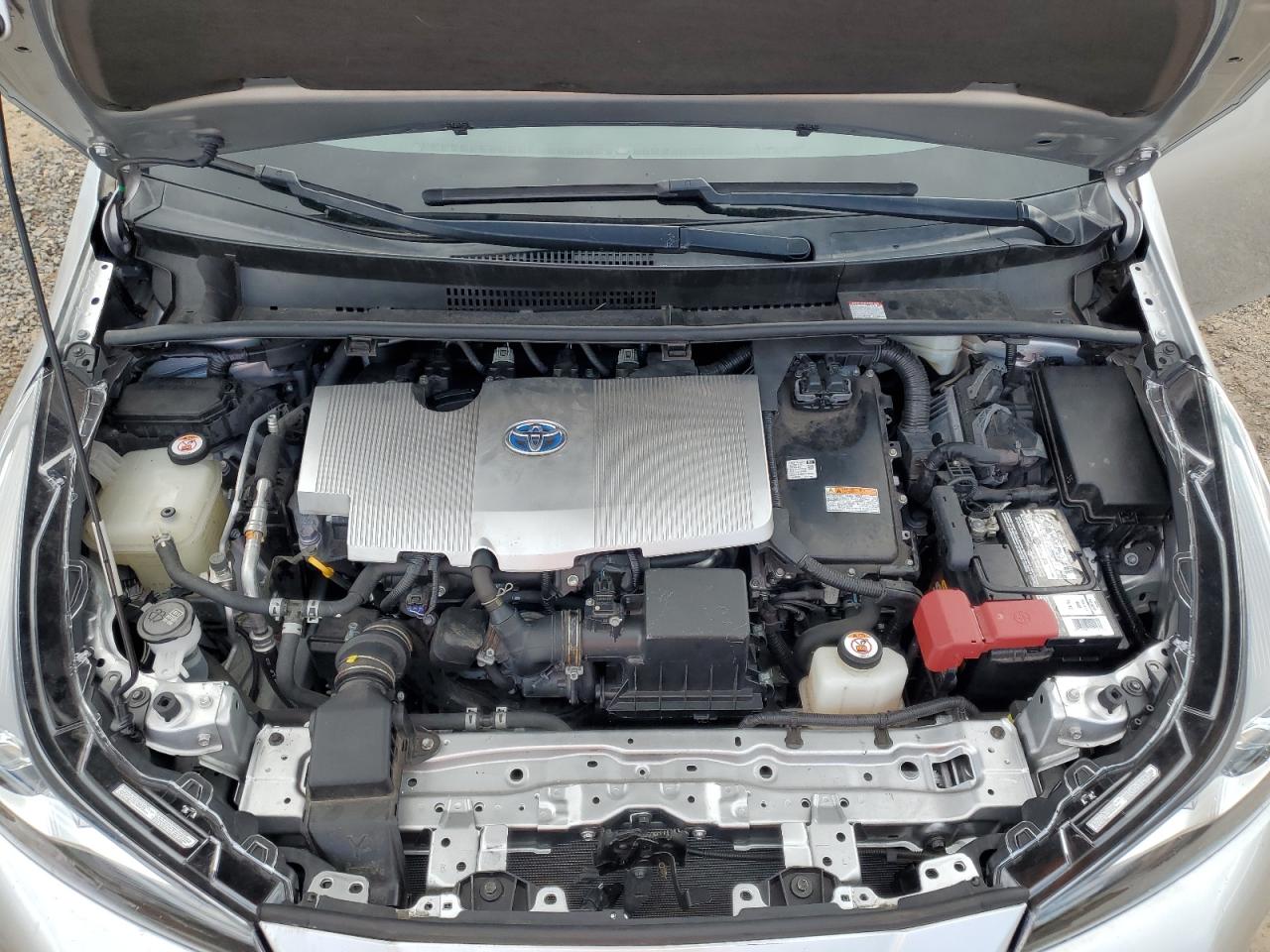 Toyota Prius L Image 9