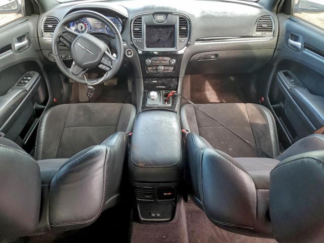 Chrysler 300 S Image 8