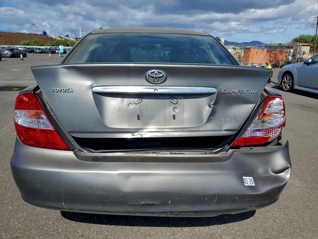 Toyota Camry Le Image 6