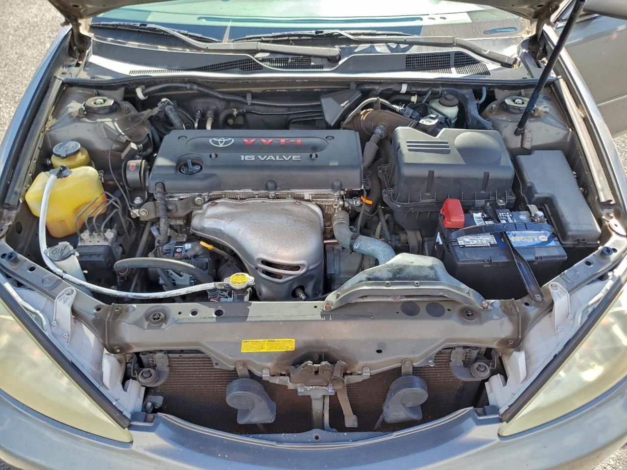 Toyota Camry Le Image 11