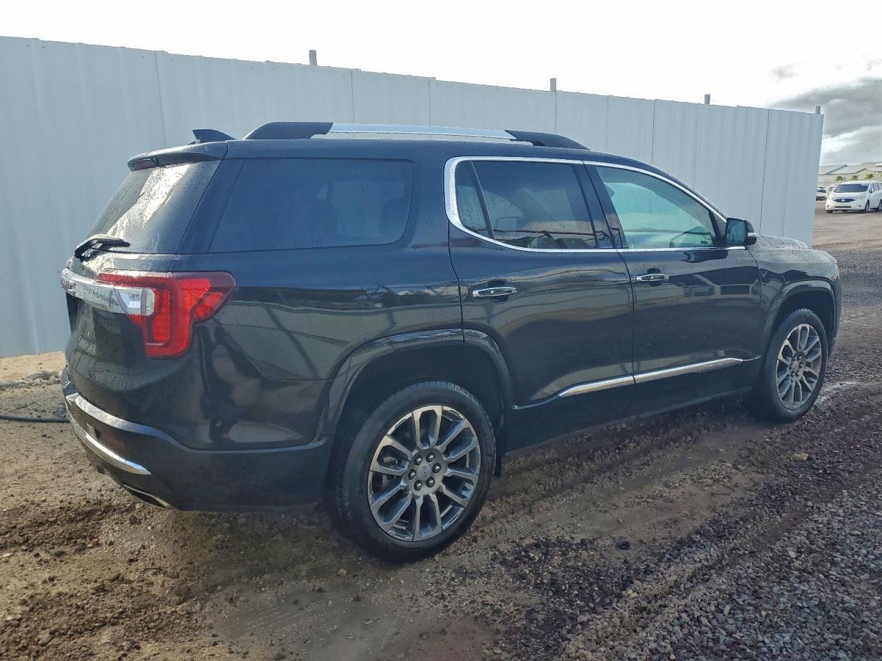 GMC Acadia Denali Image 12