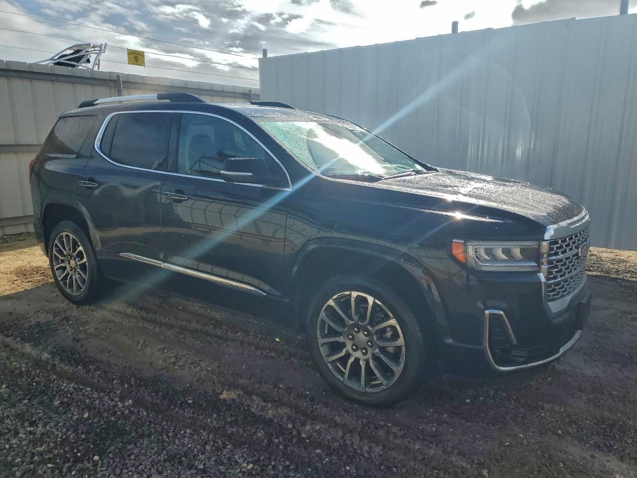 GMC Acadia Denali Image 13