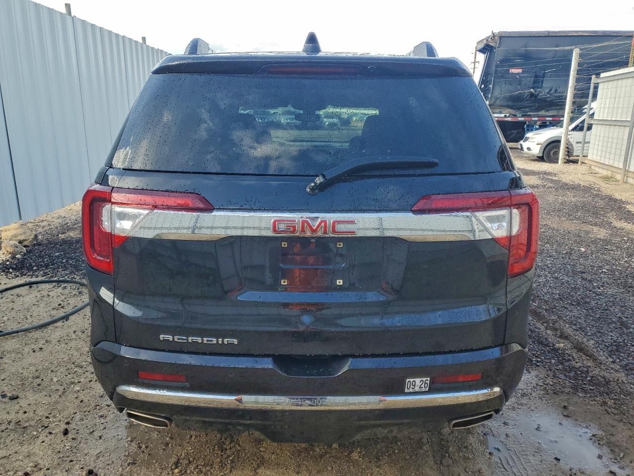 GMC Acadia Denali Image 3