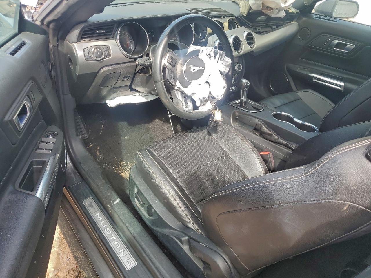 Ford Mustang Image 9