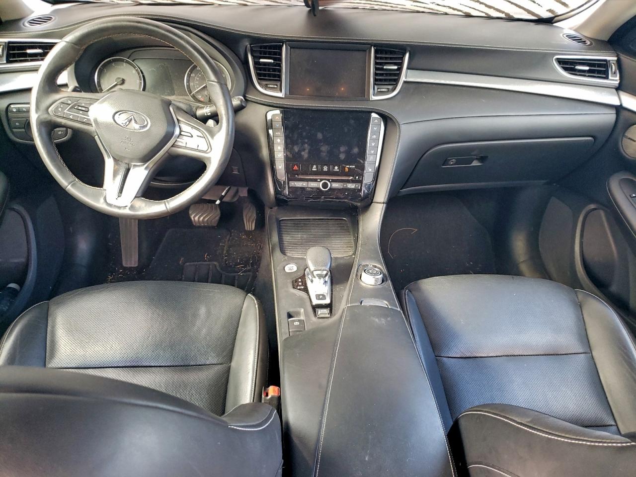 INFINITI Qx Essential Image 4