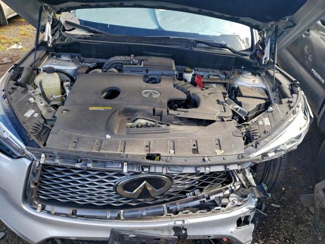 INFINITI Qx Essential Image 11